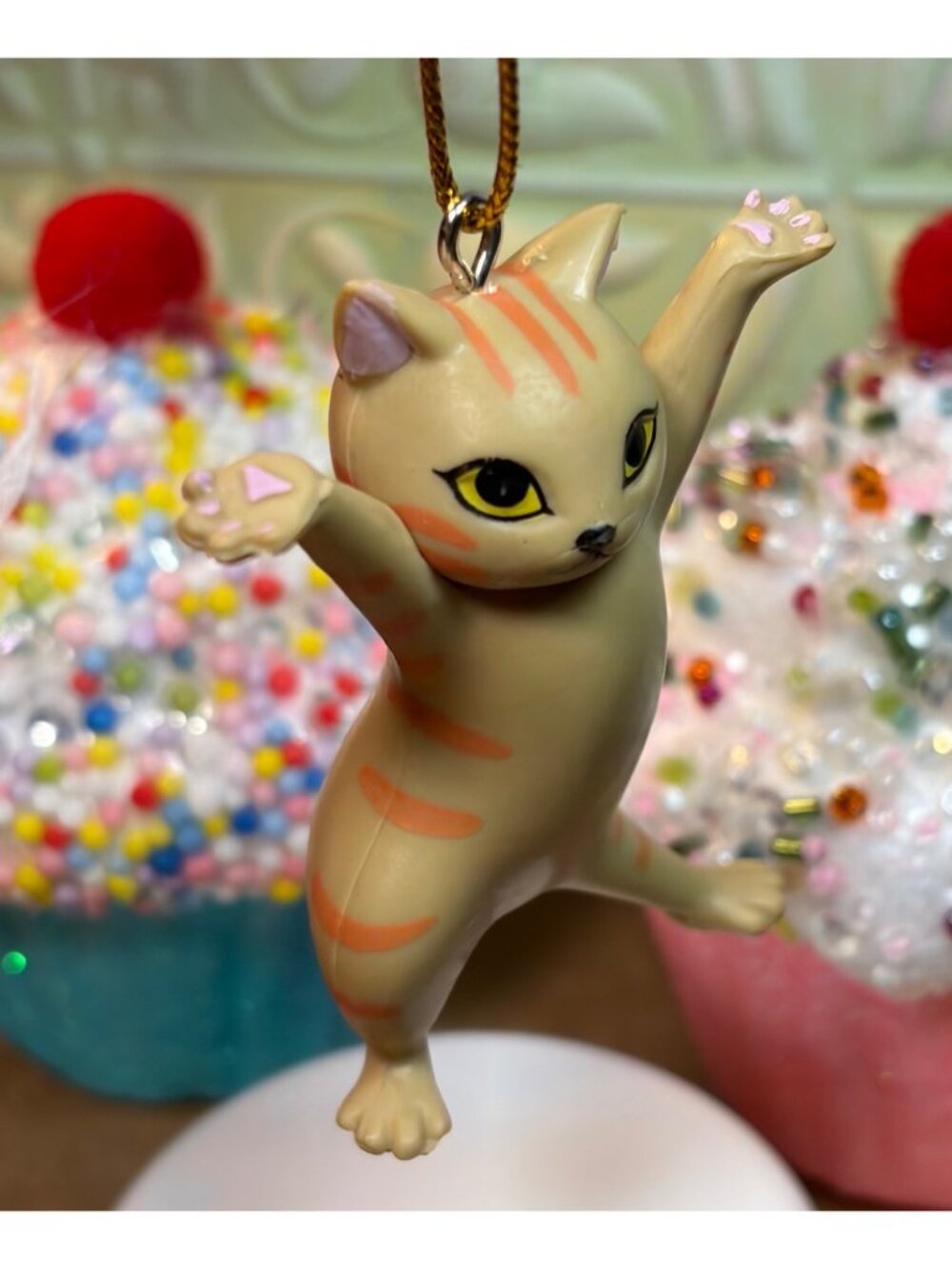 Stretching Cat Figurine Christmas Tree Ornament Beige With Orange Stripes Sf - Picture 5 of 10